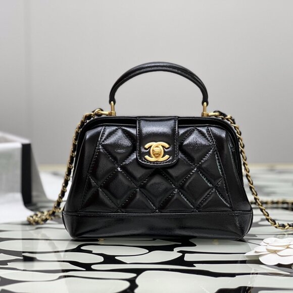 Chanel women's shoulder bag - Picture 1 of 8